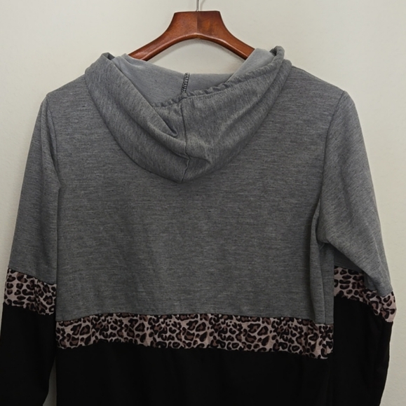 PINK VS Pullover Colorblock Cheetah Hoodie Blk & Gray - Picture 8 of 8
